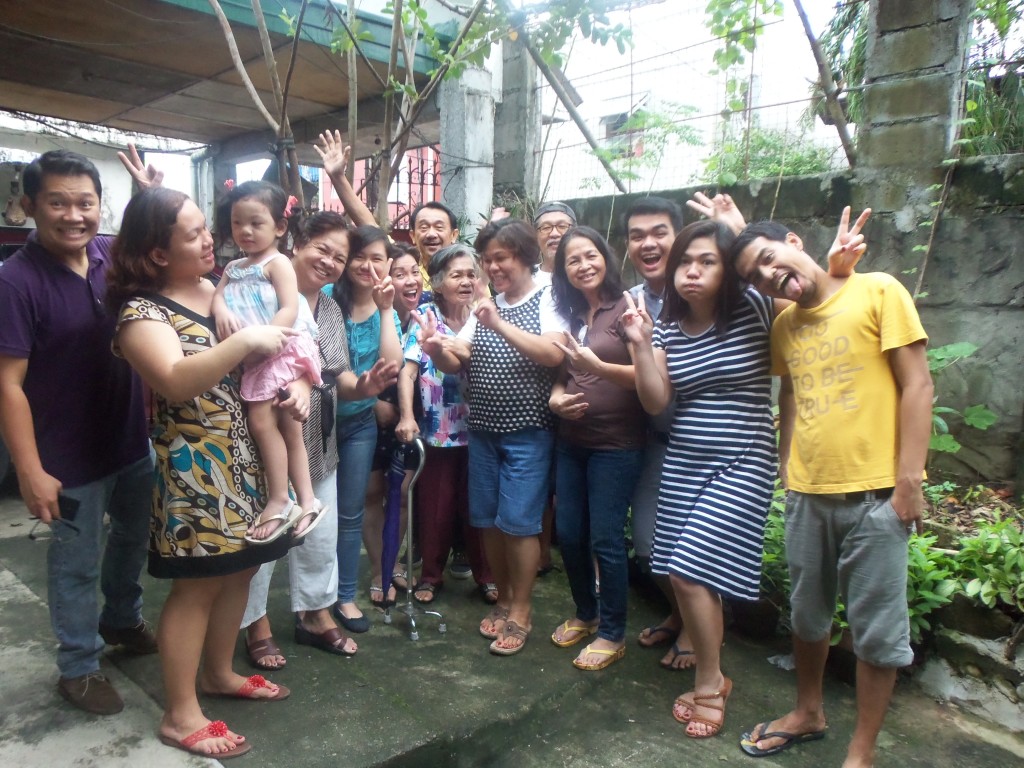 Wacky pose with Nanay! What was she telling me? Peace man! Peace!