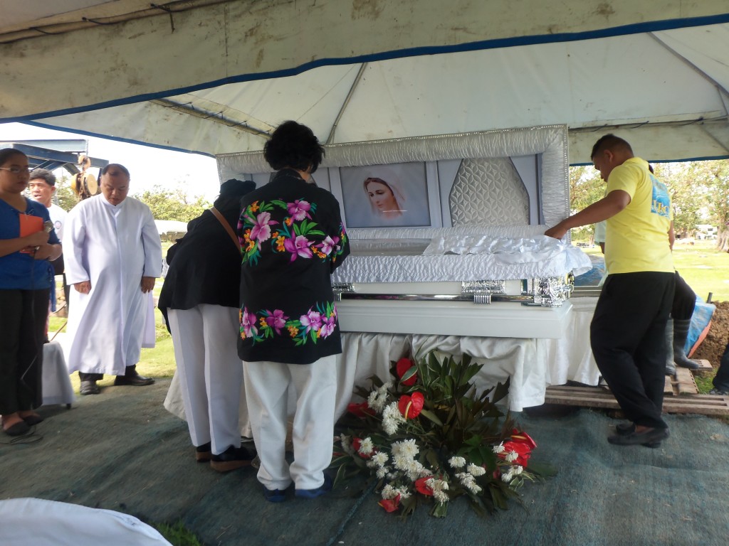 "We love you Nanay!" Two of nanay's closest friends said their final goodbyes to her as Fr. John watched.